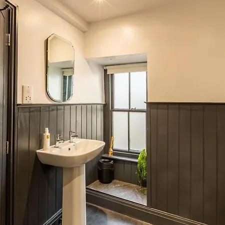 여관 Royal Oak Pub 카트멜